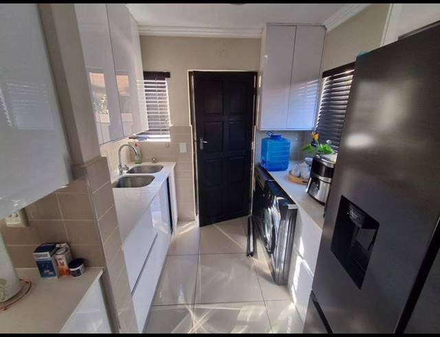 4 BEDROOM TOWNHOUSE FOR SALE IN BASSONIA